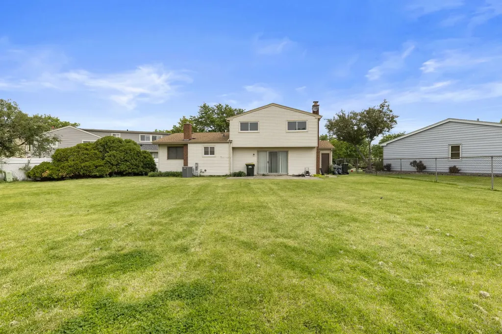 762 Oakwood Drive Westmont IL 60559