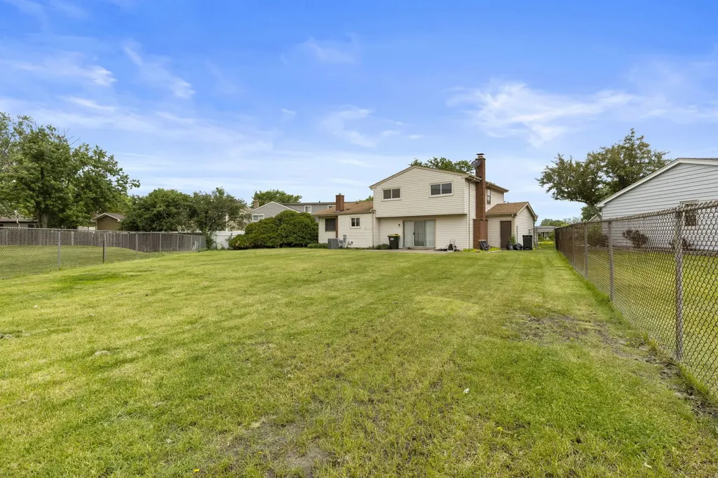 762 Oakwood Drive Westmont IL 60559
