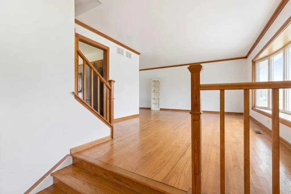 762 Oakwood Drive Westmont IL 60559