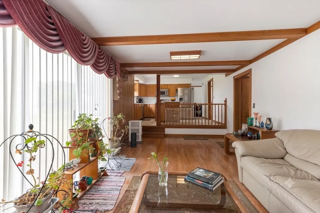 762 Oakwood Drive Westmont IL 60559