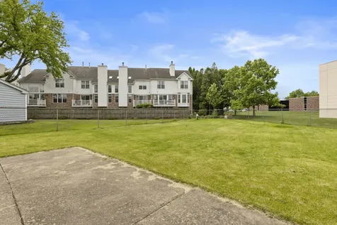 762 Oakwood Drive Westmont IL 60559