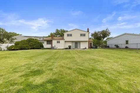 762 Oakwood Drive Westmont IL 60559