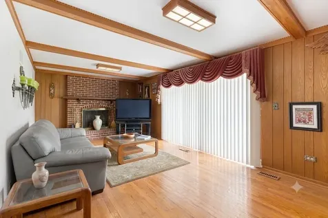 762 Oakwood Drive Westmont IL 60559