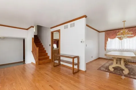 762 Oakwood Drive Westmont IL 60559