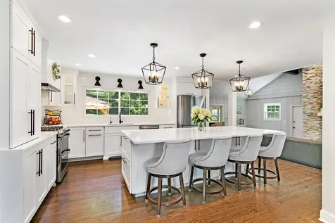 37W384 Ronsu Lane St. Charles IL 60175