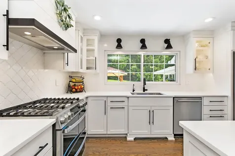 37W384 Ronsu Lane St. Charles IL 60175