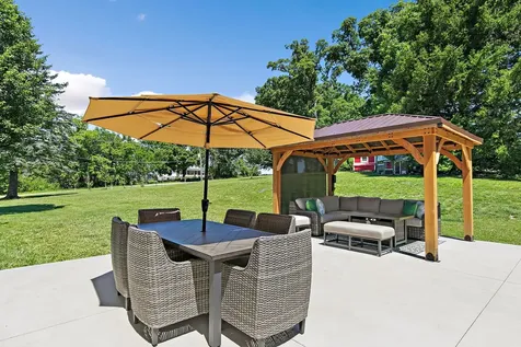 37W384 Ronsu Lane St. Charles IL 60175