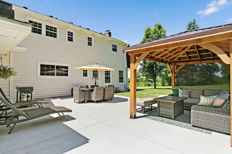 37W384 Ronsu Lane St. Charles IL 60175