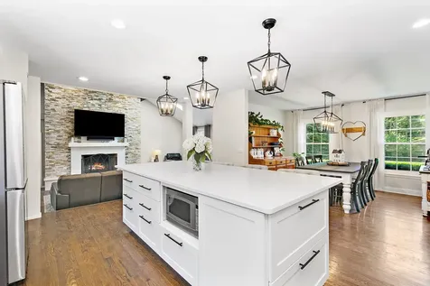 37W384 Ronsu Lane St. Charles IL 60175