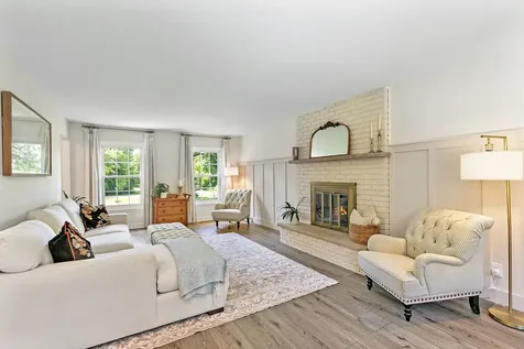 37W384 Ronsu Lane St. Charles IL 60175