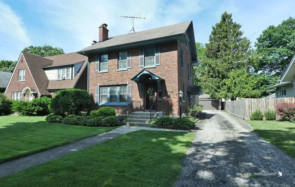 1534 Henry Place Waukegan IL 60085