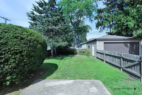 1534 Henry Place Waukegan IL 60085