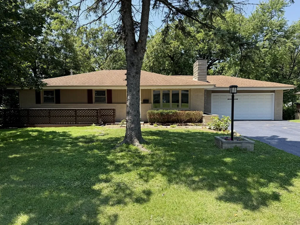 319 Parkshore Drive Shorewood IL 60404
