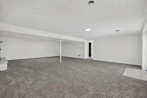 319 Parkshore Drive Shorewood IL 60404