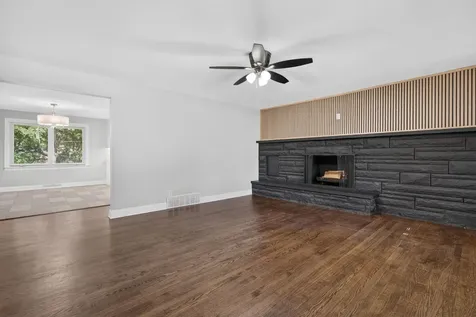 319 Parkshore Drive Shorewood IL 60404