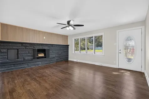 319 Parkshore Drive Shorewood IL 60404
