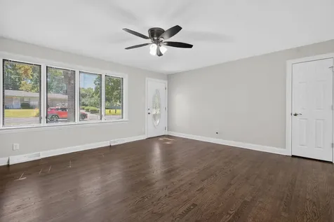 319 Parkshore Drive Shorewood IL 60404