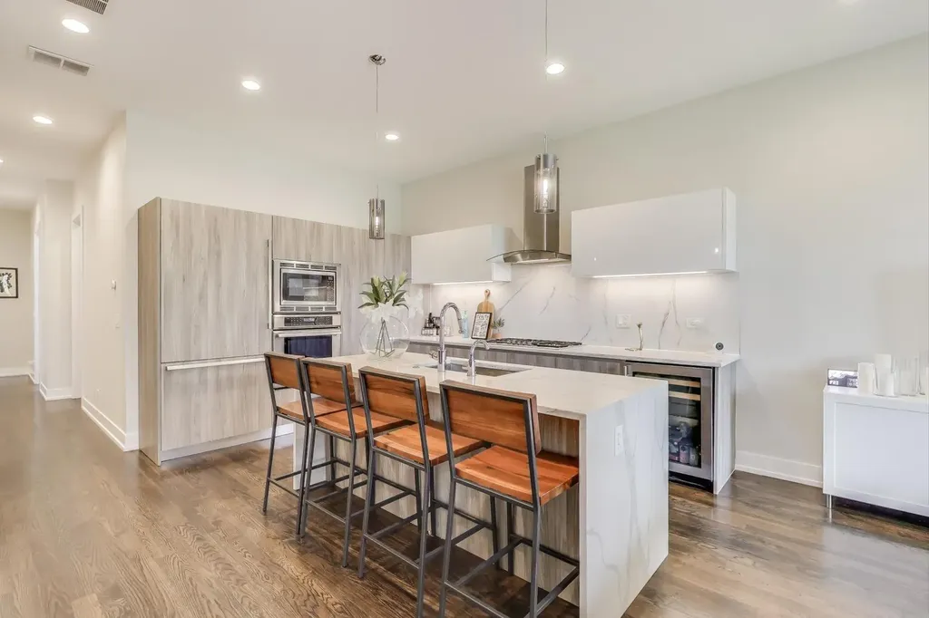5236 North Kenmore Avenue Chicago IL 60640