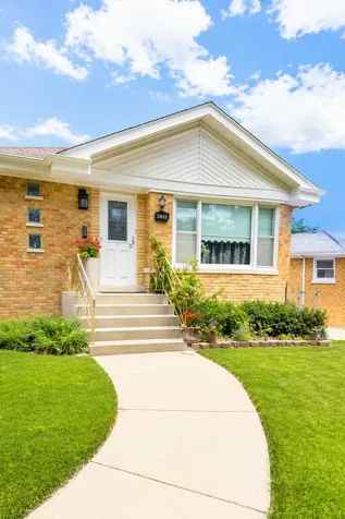 10616 Essex Street Westchester IL 60154