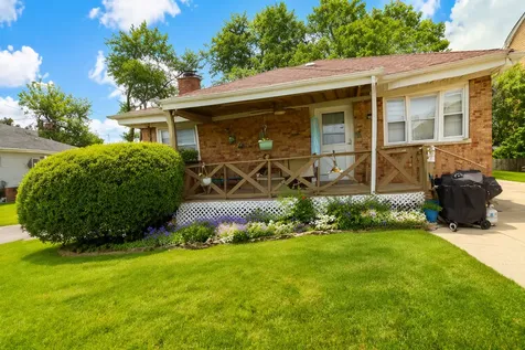10616 Essex Street Westchester IL 60154