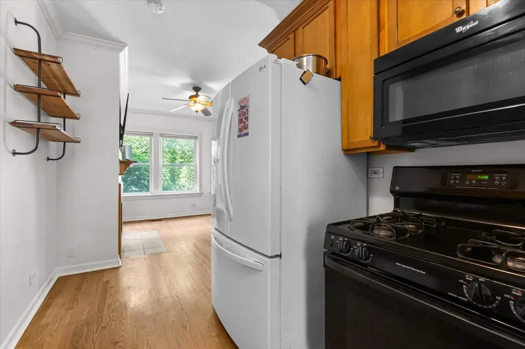 867 West Cornelia Avenue Chicago IL 60657