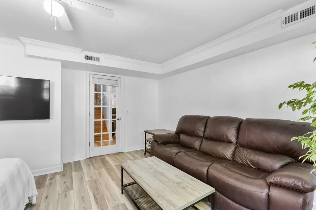 867 West Cornelia Avenue Chicago IL 60657