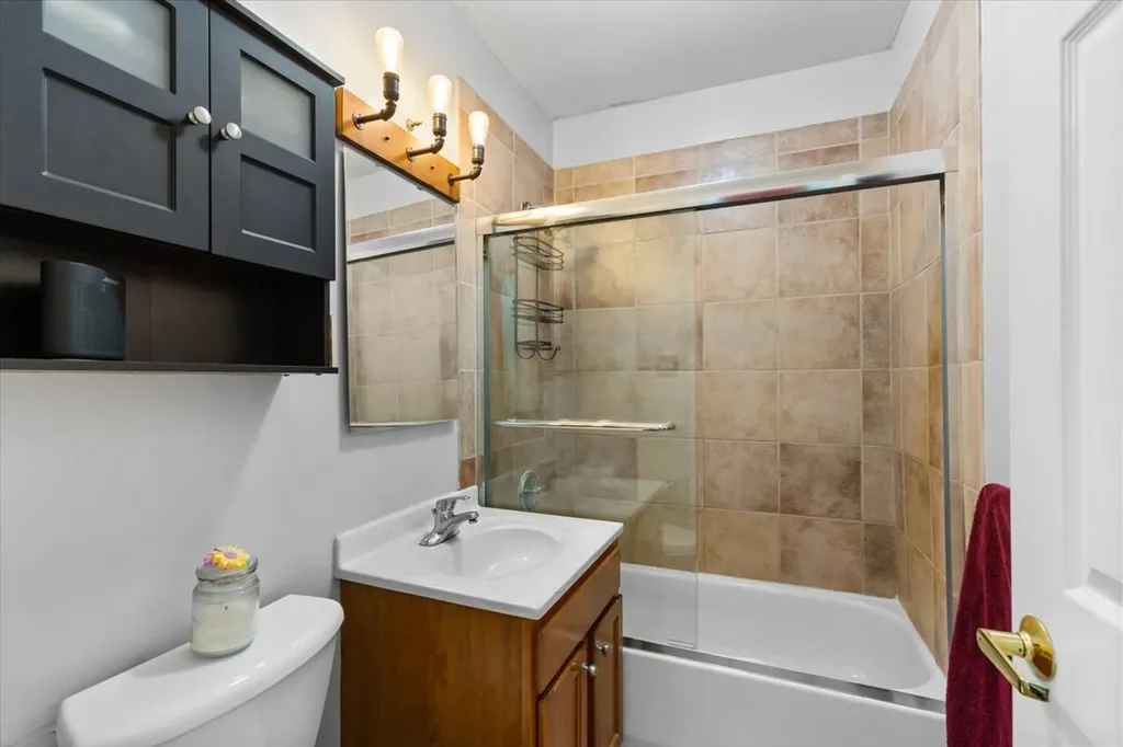 867 West Cornelia Avenue Chicago IL 60657