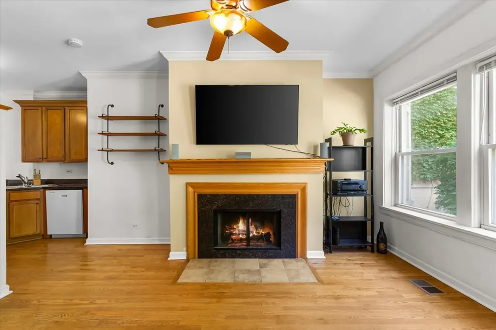 867 West Cornelia Avenue Chicago IL 60657