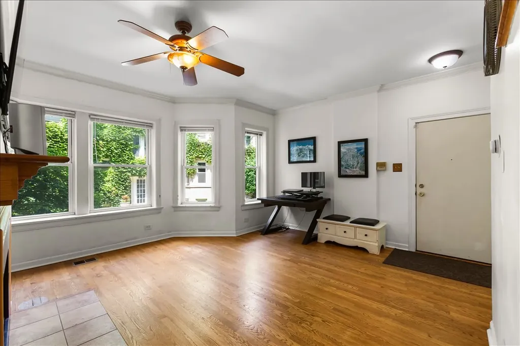 867 West Cornelia Avenue Chicago IL 60657