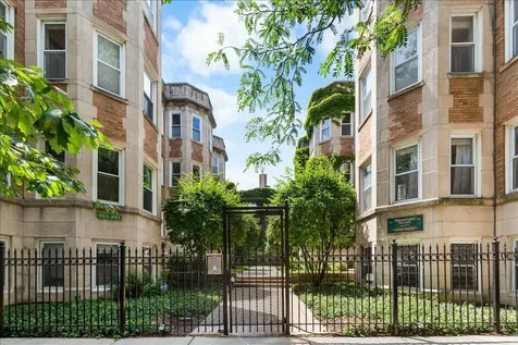 867 West Cornelia Avenue Chicago IL 60657