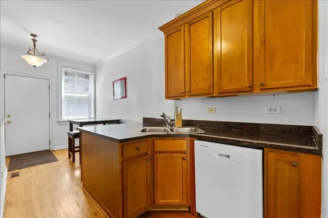 867 West Cornelia Avenue Chicago IL 60657