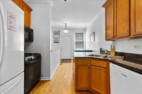 867 West Cornelia Avenue Chicago IL 60657