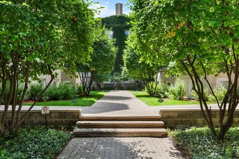 867 West Cornelia Avenue Chicago IL 60657