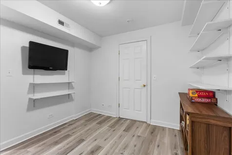867 West Cornelia Avenue Chicago IL 60657