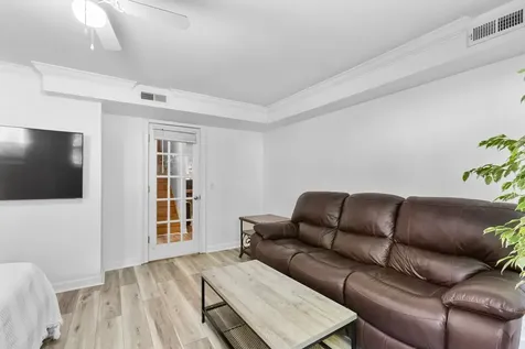 867 West Cornelia Avenue Chicago IL 60657