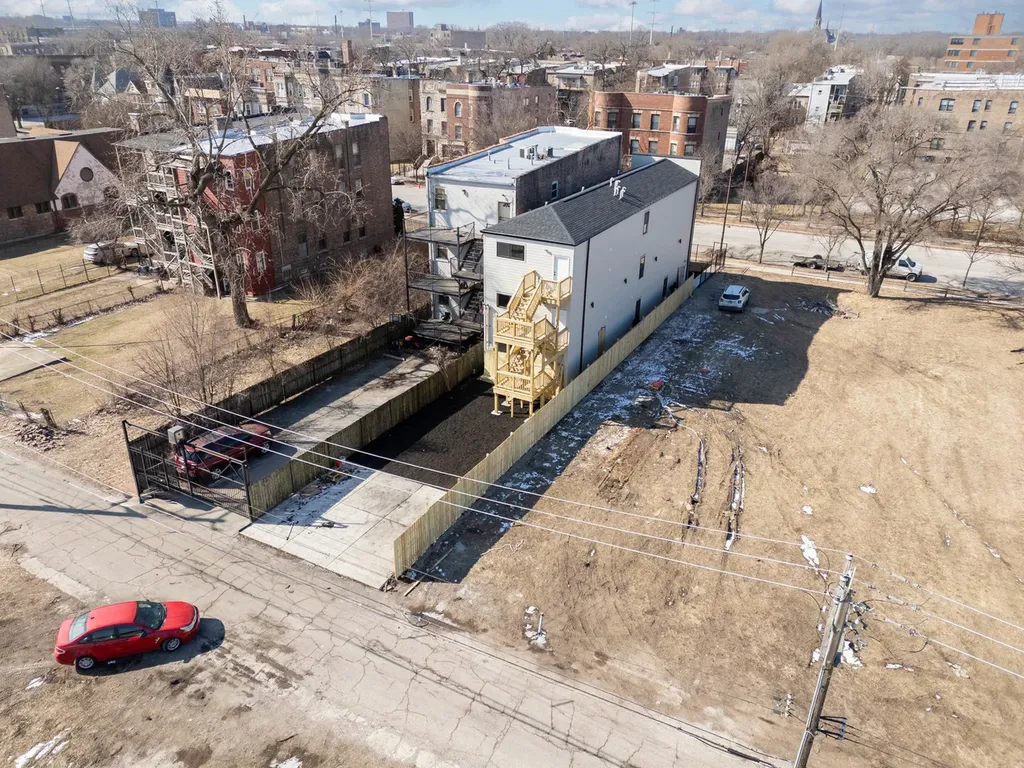 5809 South Indiana Avenue Chicago IL 60637