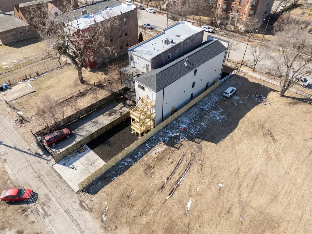 5809 South Indiana Avenue Chicago IL 60637