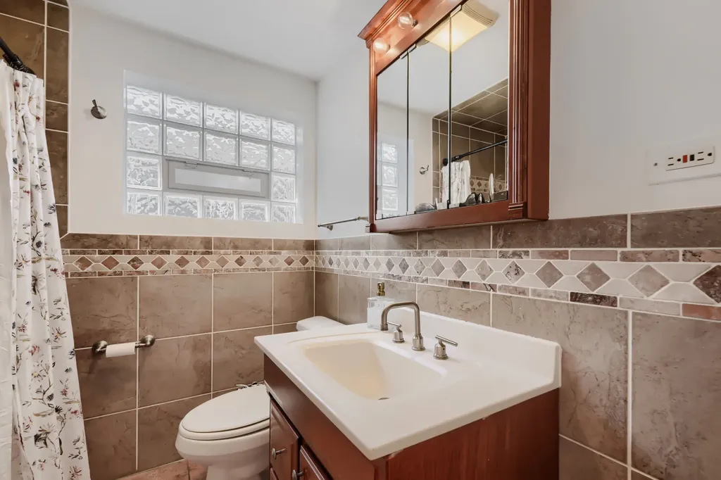 5122 South Normandy Avenue Chicago IL 60638