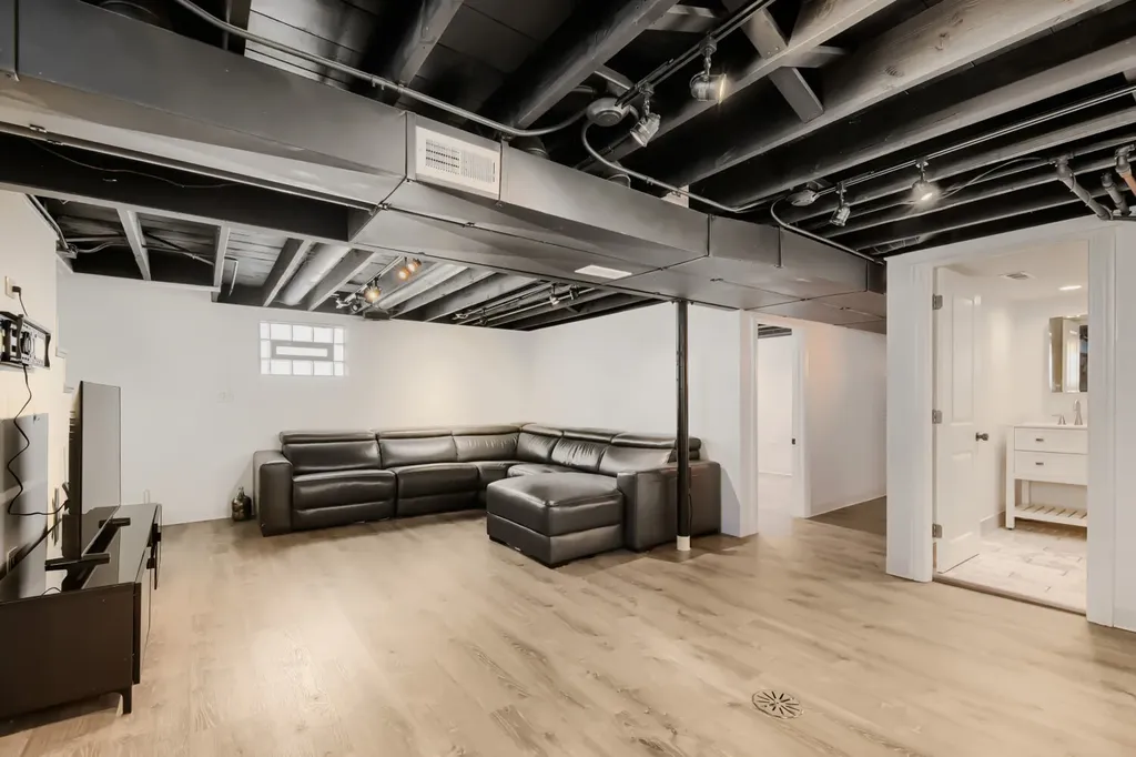 5122 South Normandy Avenue Chicago IL 60638