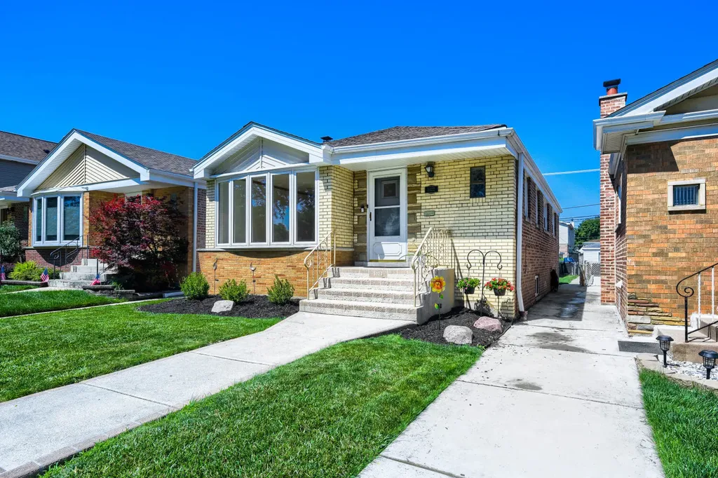 5122 South Normandy Avenue Chicago IL 60638