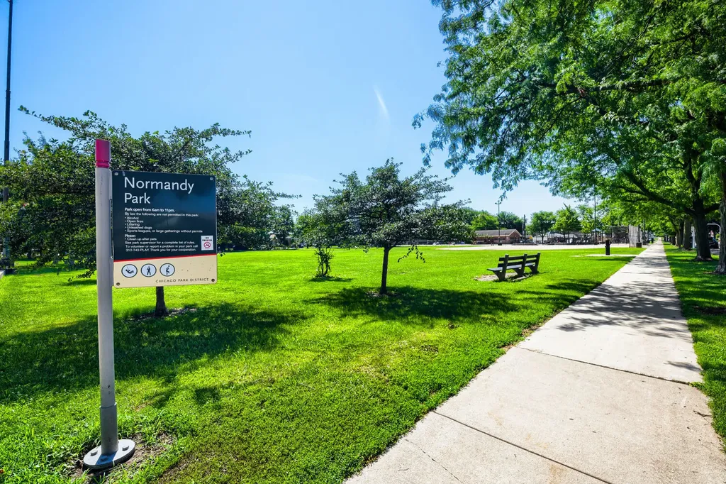 5122 South Normandy Avenue Chicago IL 60638