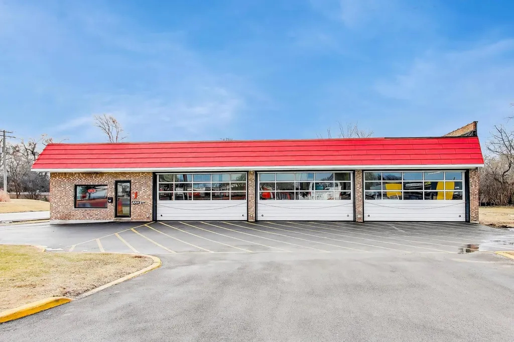 18W455 Roosevelt Road Lombard IL 60148