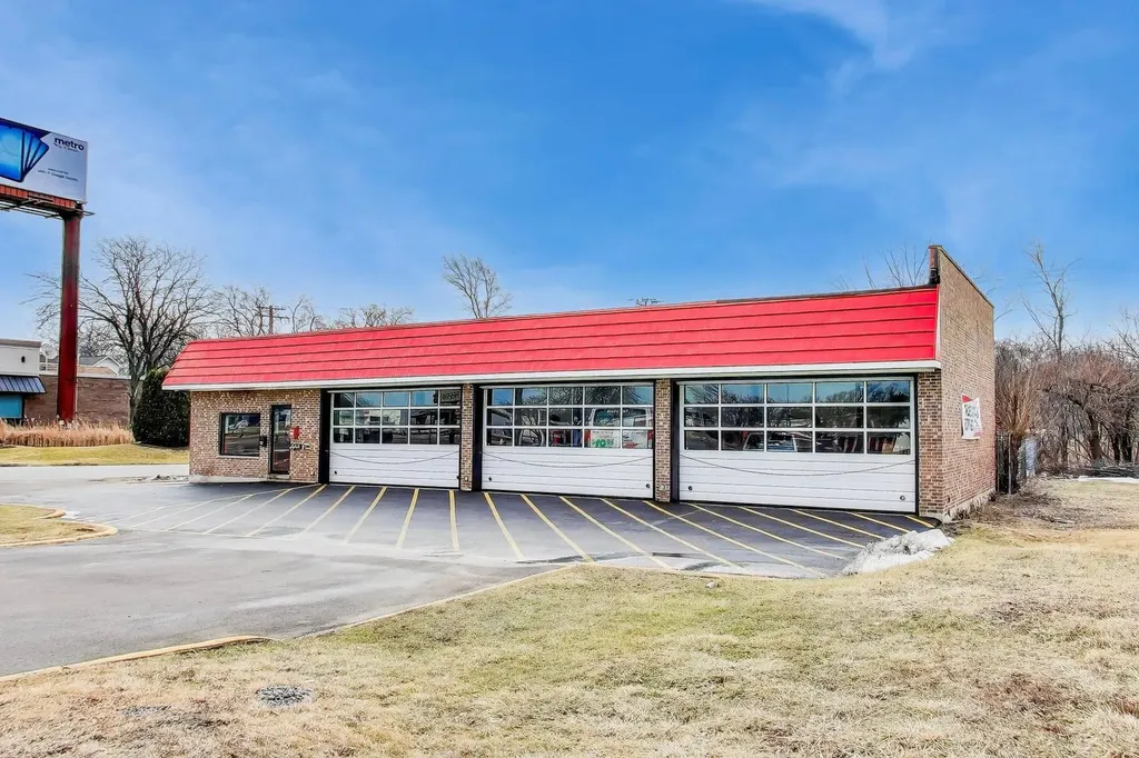 18W455 Roosevelt Road Lombard IL 60148