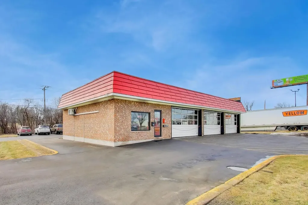 18W455 Roosevelt Road Lombard IL 60148