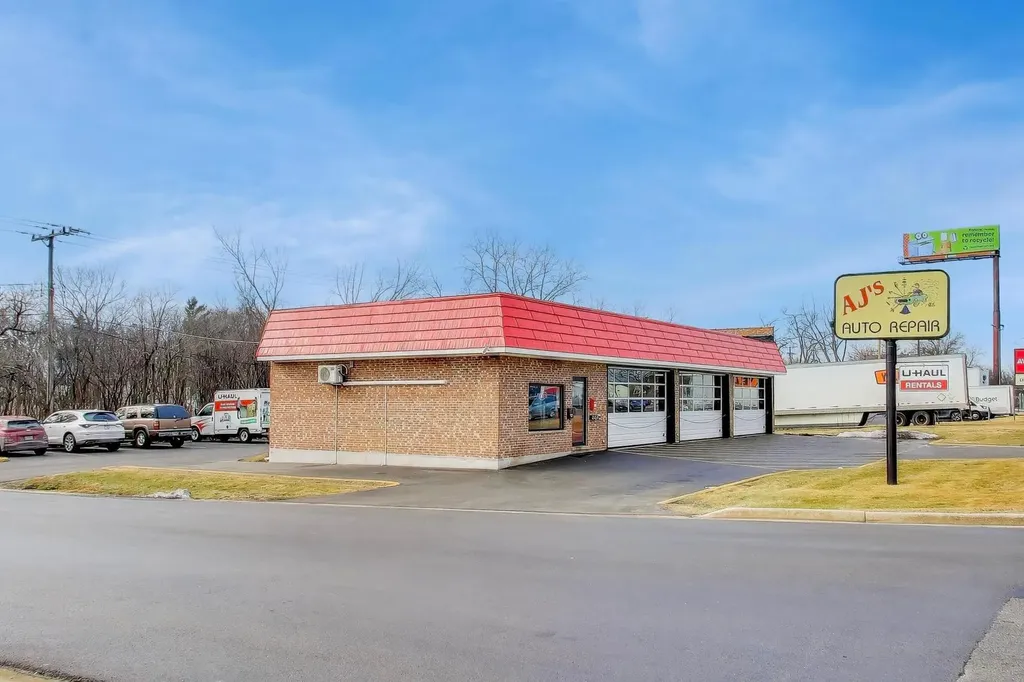 18W455 Roosevelt Road Lombard IL 60148