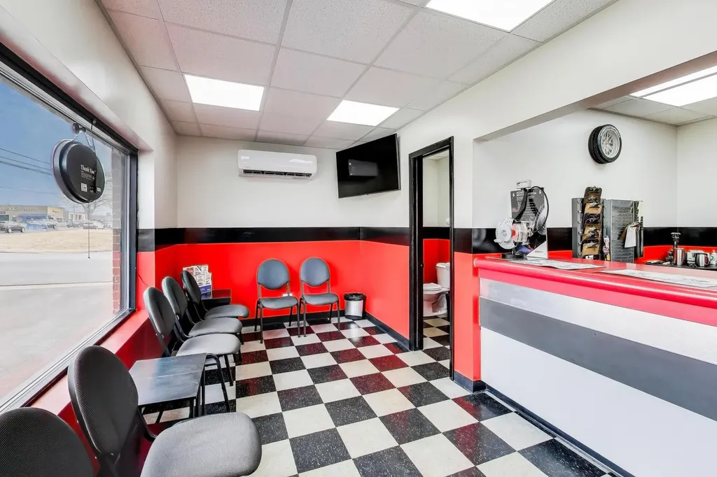 18W455 Roosevelt Road Lombard IL 60148