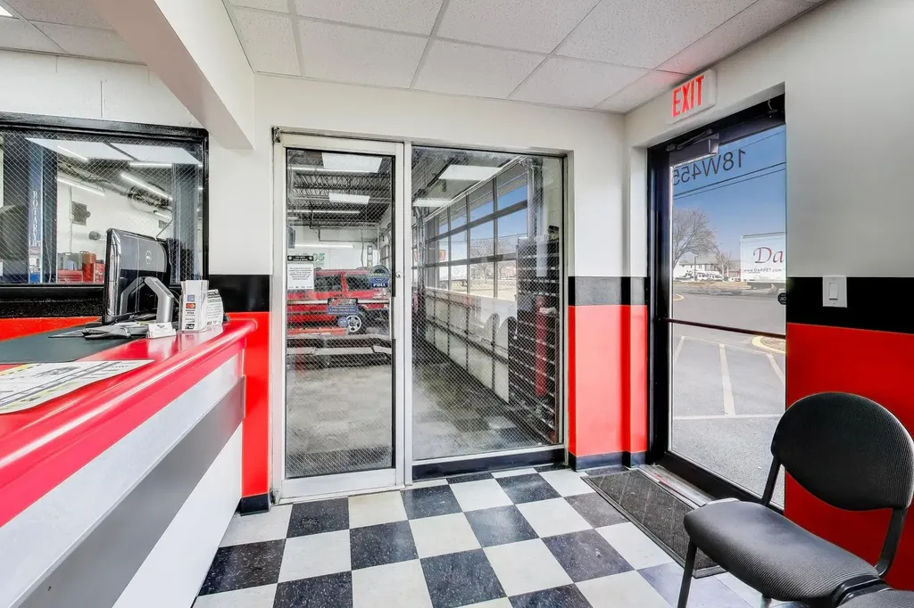 18W455 Roosevelt Road Lombard IL 60148