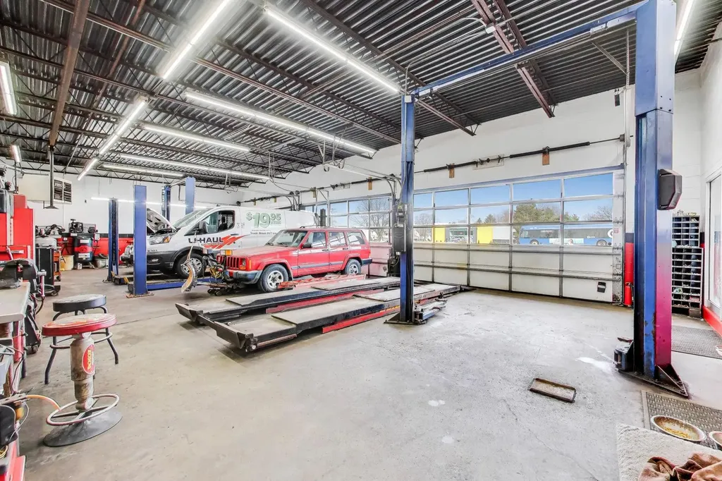 18W455 Roosevelt Road Lombard IL 60148