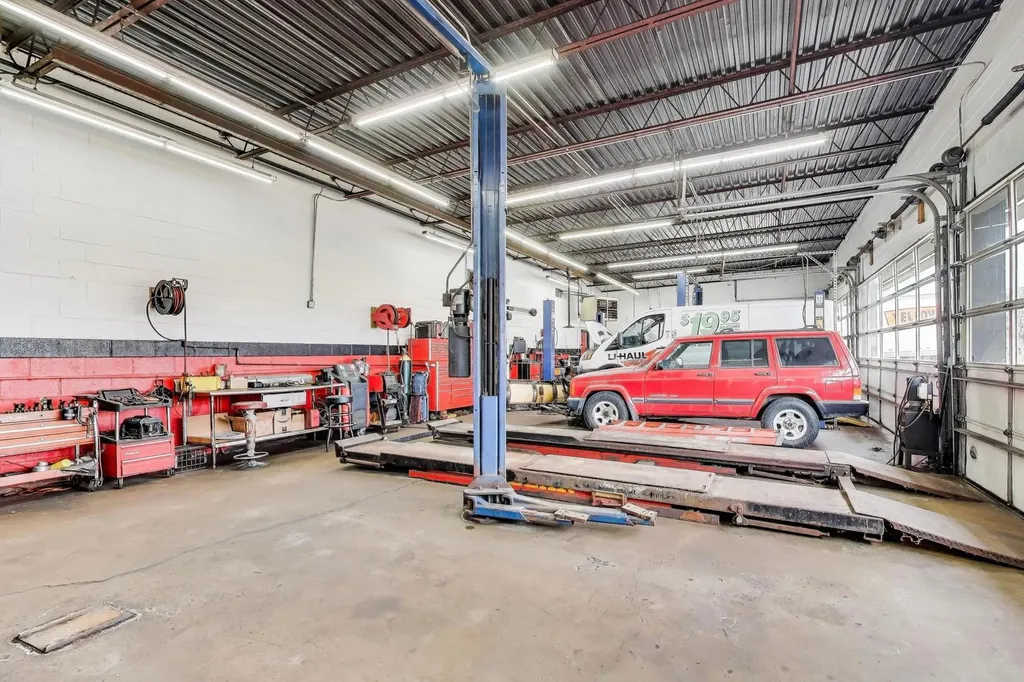 18W455 Roosevelt Road Lombard IL 60148