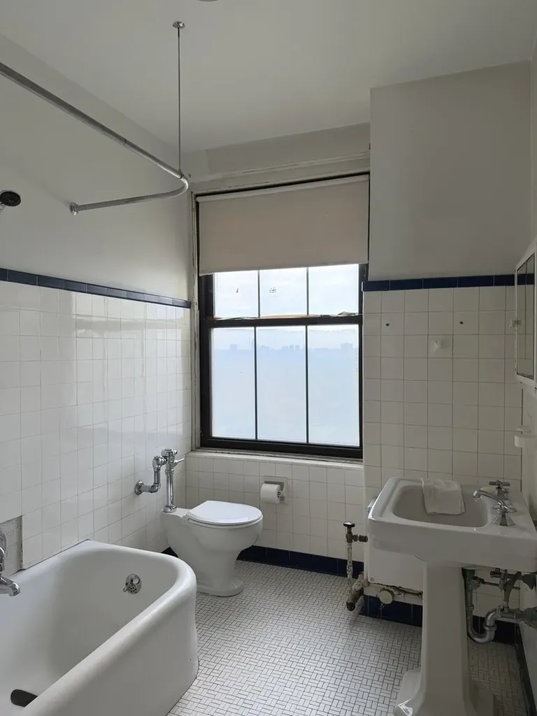 5555 South Everett Avenue Chicago IL 60637